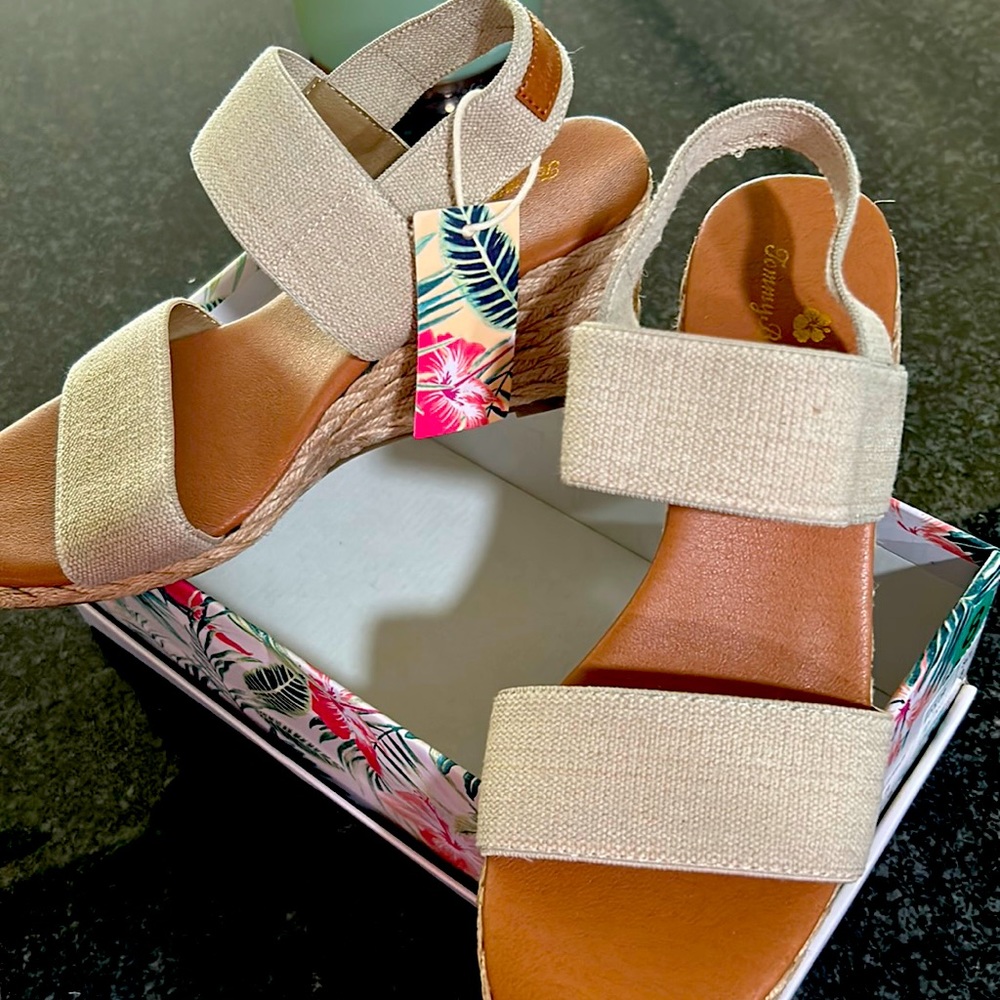 Very versatile sandals